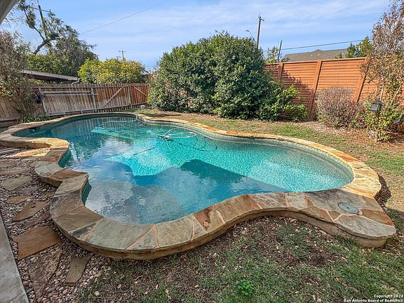 4th image of 6509 ROSETHORN DR