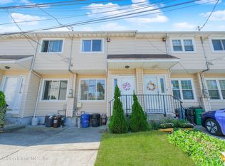 24 Houston Ln, Staten Island, NY 10302
