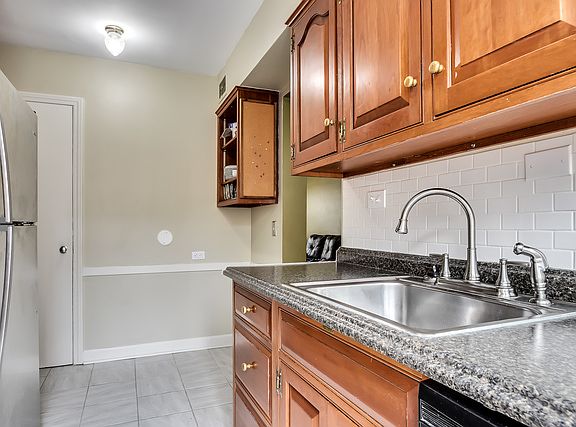 5th image of 1429 N Harlem Ave APT B