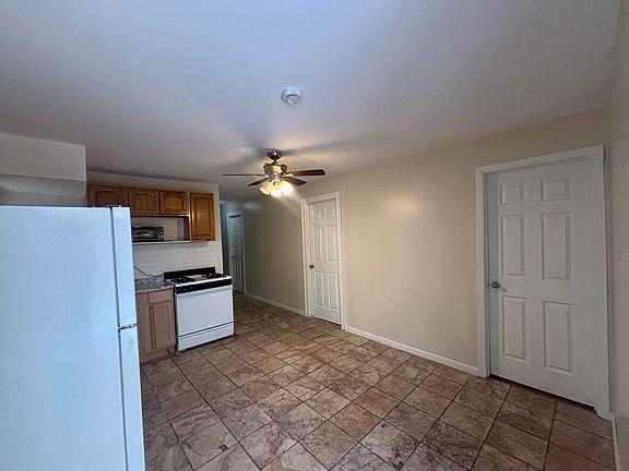 3rd image of 72 Sumo Village Ct