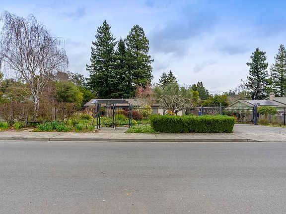 2nd image of 1010 Borrette Ln
