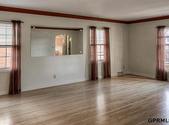 5th image of 685 N 59th St