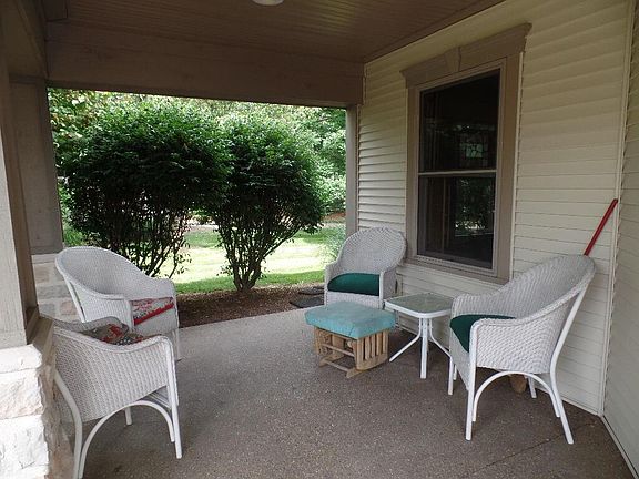 3rd image of 458 Cottage Grv E