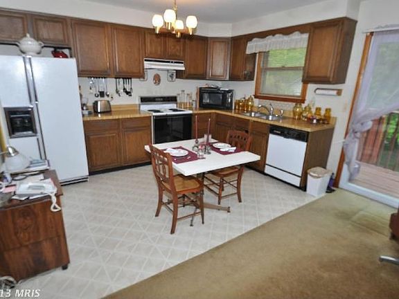 5th image of 1186 Green Holly Dr