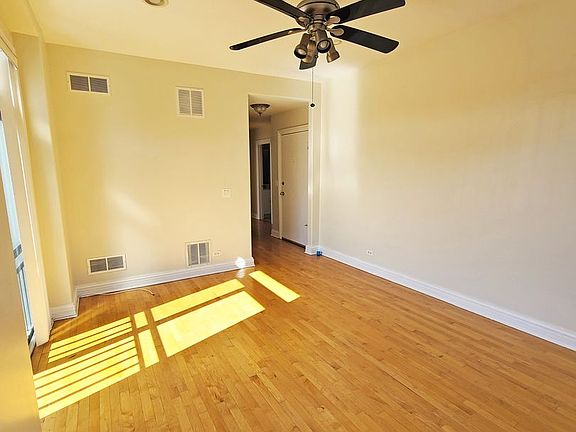 4th image of 2416 N Greenview Ave APT 3