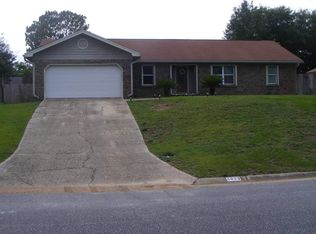 5823 Roble Loma Dr, Pensacola, FL 32526