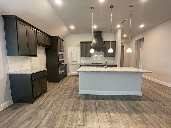 3rd image of 535 Bradley Dr