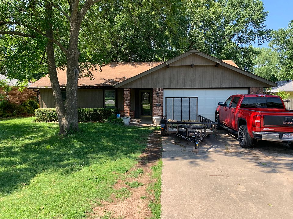 1st image of 804 Phelps Ter