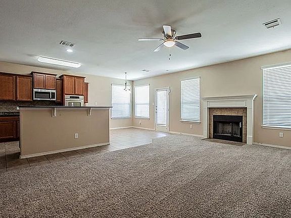 4th image of 2704 Black Orchid Dr