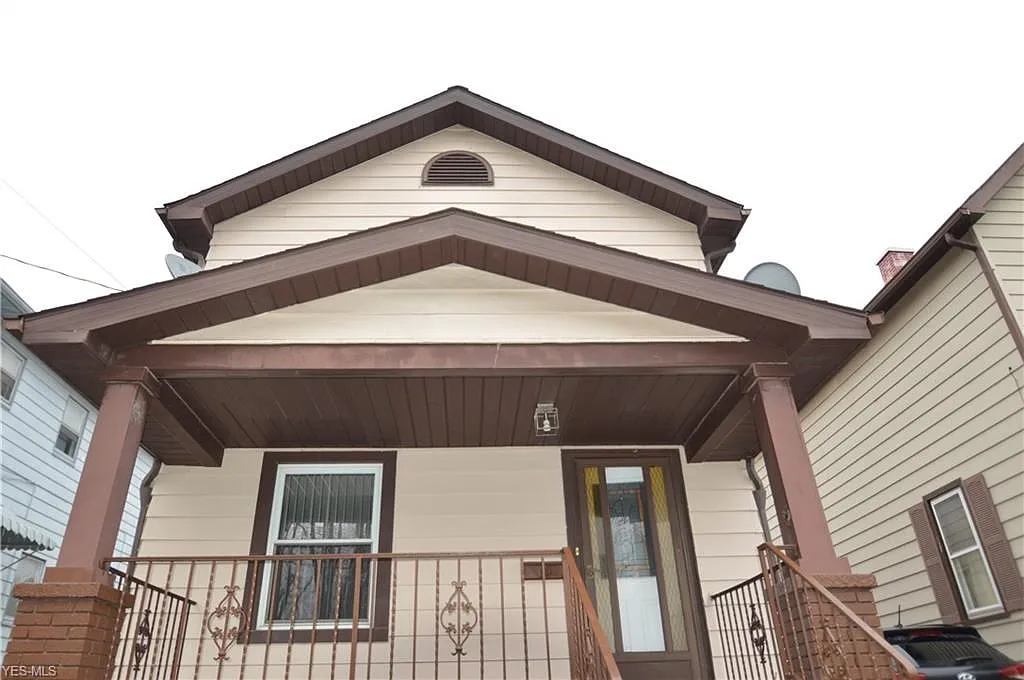305 12th St photo 1