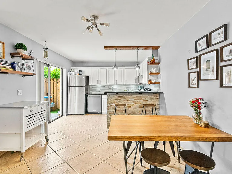 29 Lake Arbor Dr — Photo 3