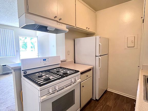 4th image of 18550 Prairie St #28