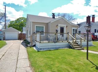 240 E Gauer Cir, Milwaukee, WI 53207