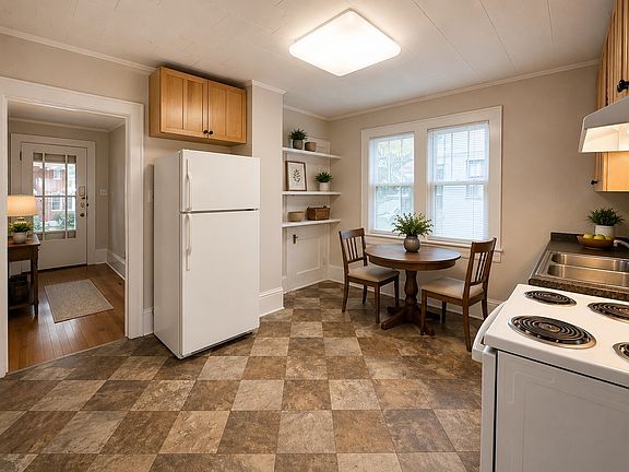 5th image of 2818 Burton Ave NW