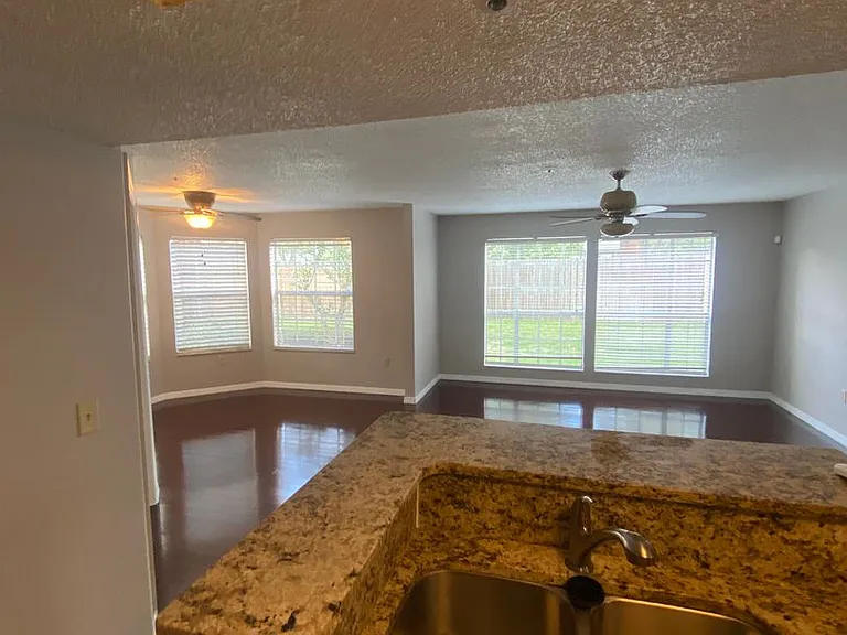 685 Youngstown Pkwy #301 — Photo 8