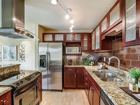 3rd image of 11058 NE 33rd Pl APT D4