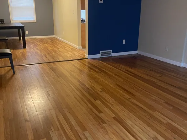 4044 Township Pkwy, Highland Hills, OH 44122