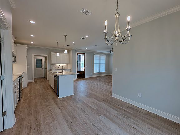 3rd image of 14 Applewood Dr
