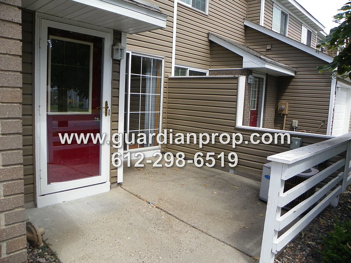 Building Photo - 9978 Fillmore St NE