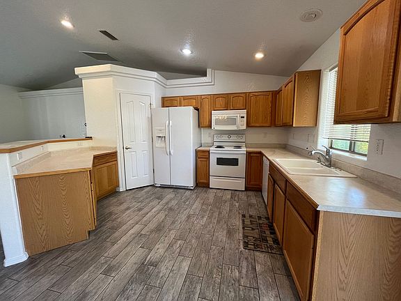 5th image of 4018 Carlsbad Dr