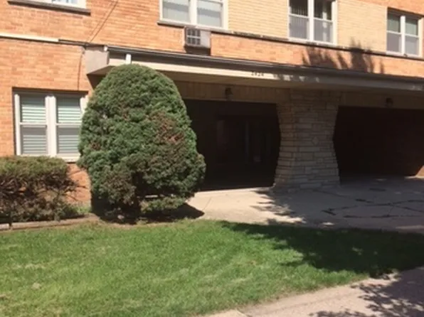 2420 W Berwyn Ave APT 304, Chicago, IL 60625