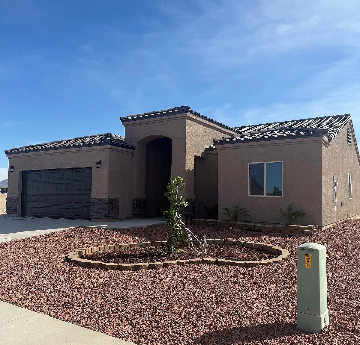 4 bed, 2.0 bath, $2,000 — Photo 1