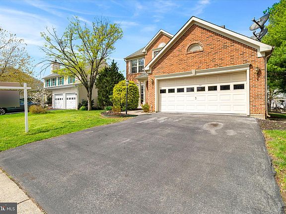 3rd image of 1727 Algonquin Rd E
