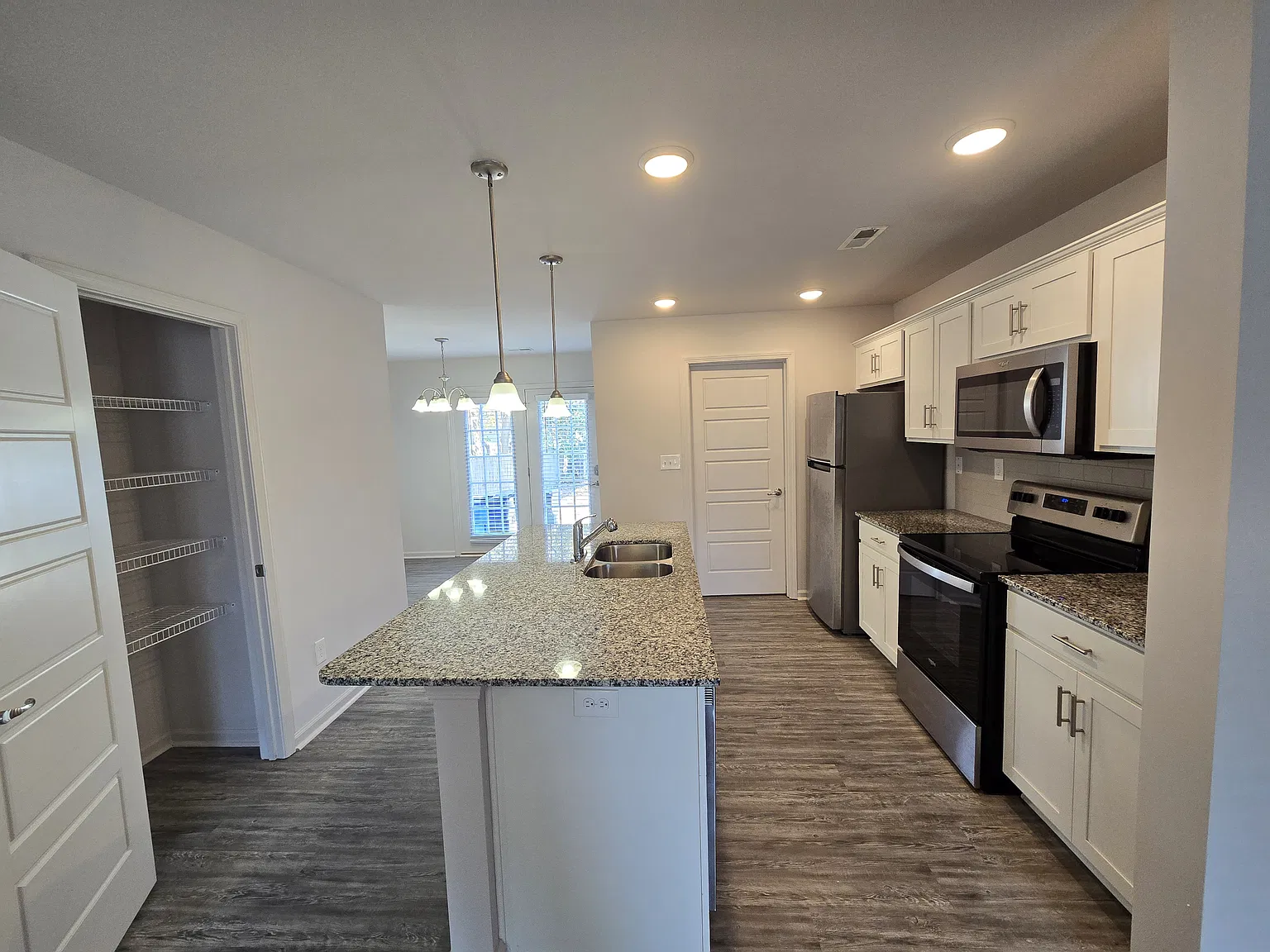 2 bed, 2.5 bath, $1,918 — Photo 4