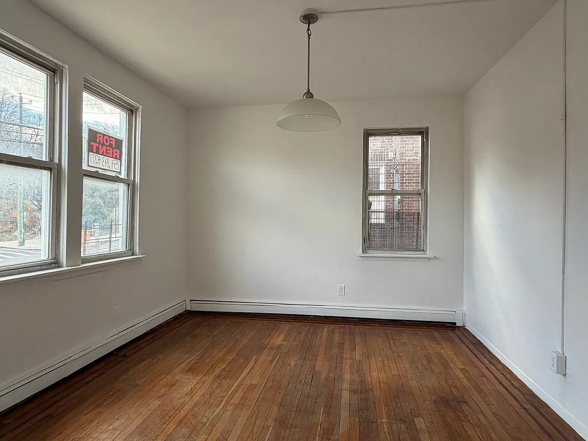 Building Photo - 457 Victory Blvd #1A