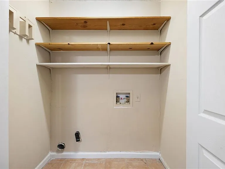 2898 Lakemont Dr SW — Photo 10