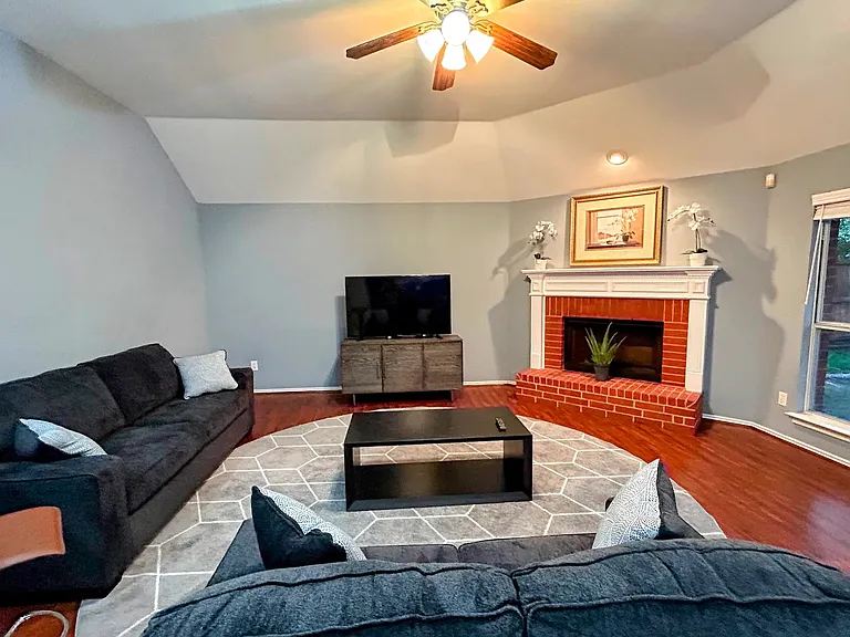 5500 Hill Haven Ct — Photo 5