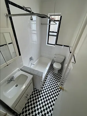 Rented by PMG Real Estate  | media 5