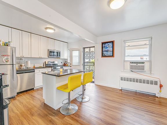3rd image of 3242 Layton Ave #1