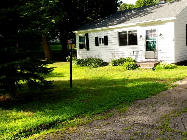 4 Lemon St, Veazie, ME 04401