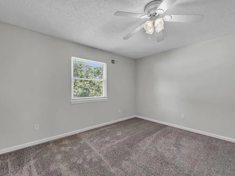 10002 W 86th St — Photo 13