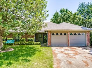 732 Hampshire Dr, Burleson, TX 76028