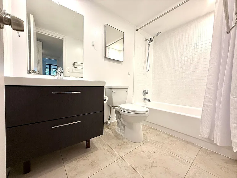 1000 Parkview Dr #316 — Photo 15