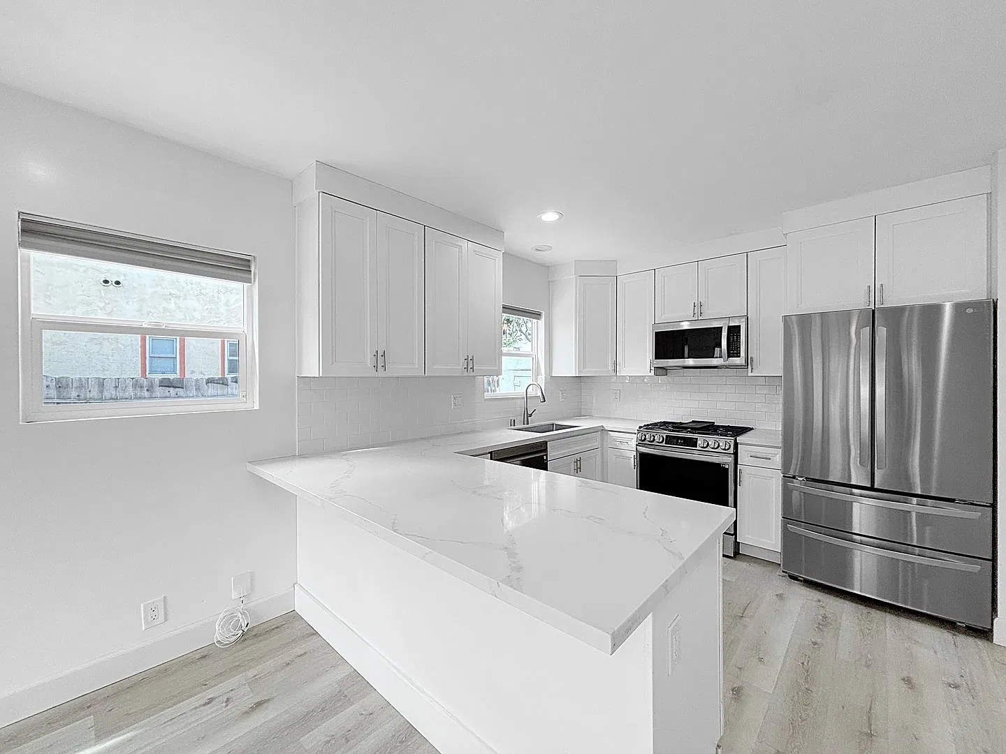 Stunning 3B/2BA Home in Normal Heights W/ A/C, W/D! — Photo 4