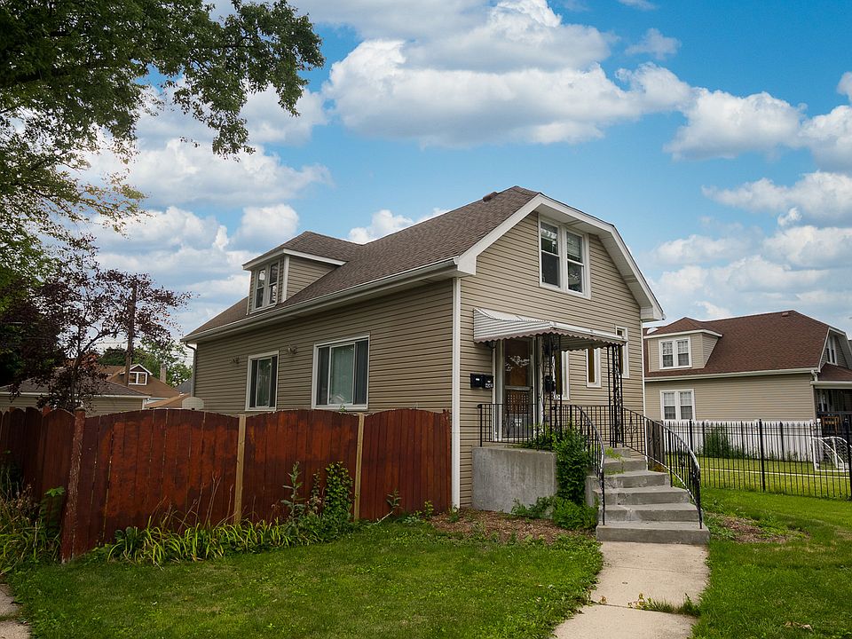 1st image of 2204 N Nagle Ave #2