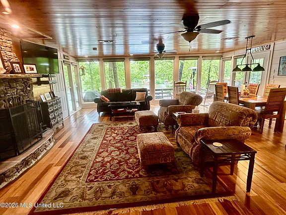 4th image of 1771 Snow Lake Dr