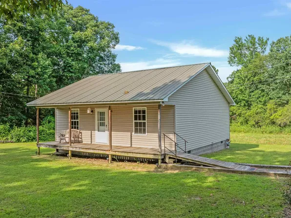 1073 6th St S, Sylvania, AL 35988