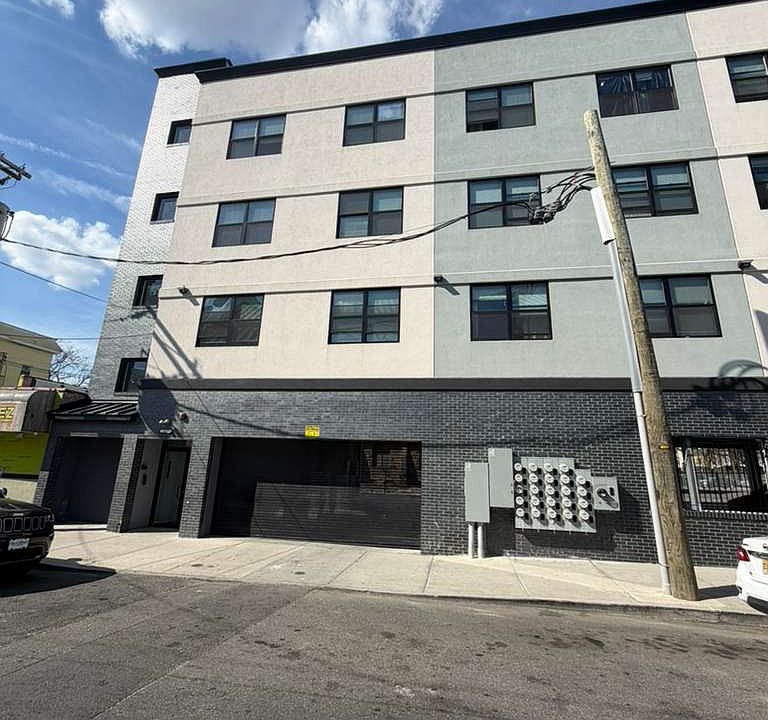 1st image of 127 16th Ave #308