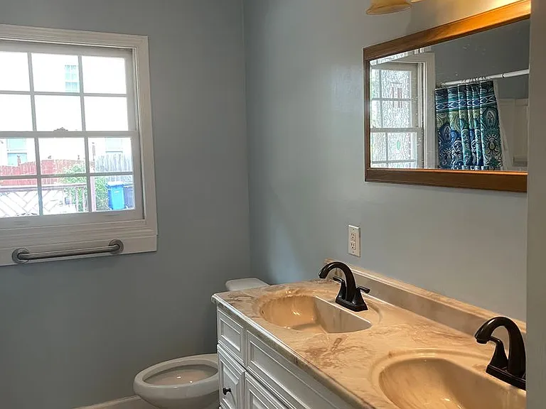 690 Ridgewood Ave — Photo 2