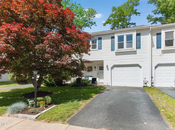 25 Clubhouse Drive, Saratoga Springs, NY 12866