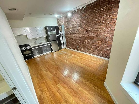 3rd image of 662 Park Pl APT 3