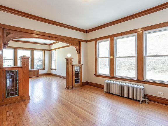 3rd image of 2342 Clarence Ave