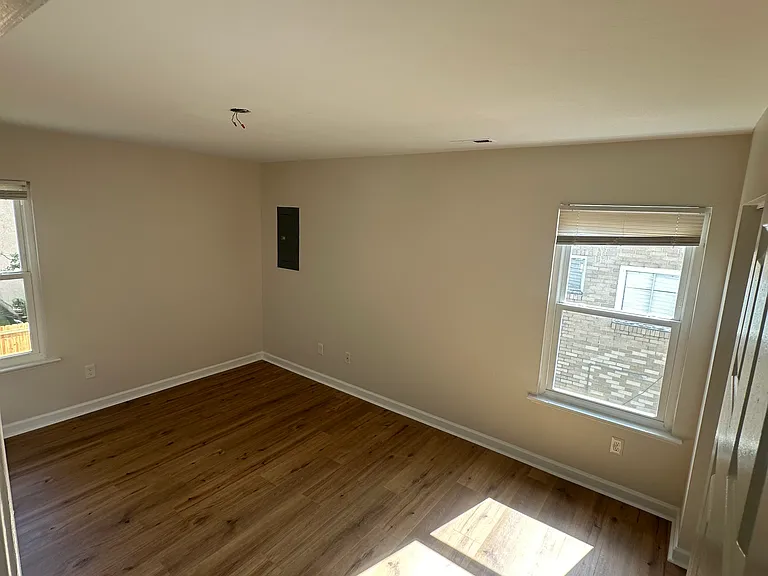 814 47th St #B — Photo 15