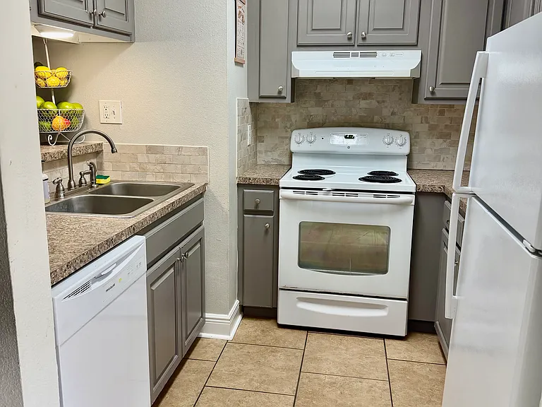 14732 Hooper Rd #B — Photo 1