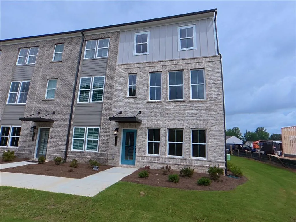 3 bed, 3.5 bath, 2000 sqft, $3,099 — Photo 1