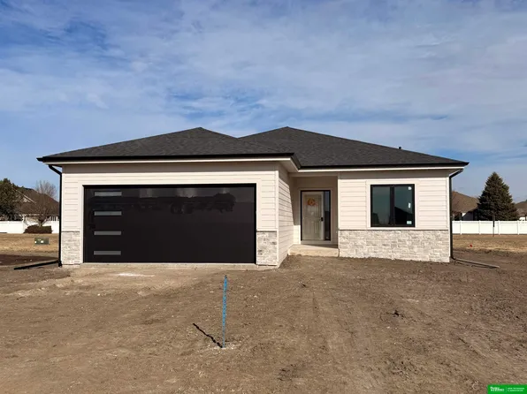 2940 Aurora Dr, Fremont, NE 68025